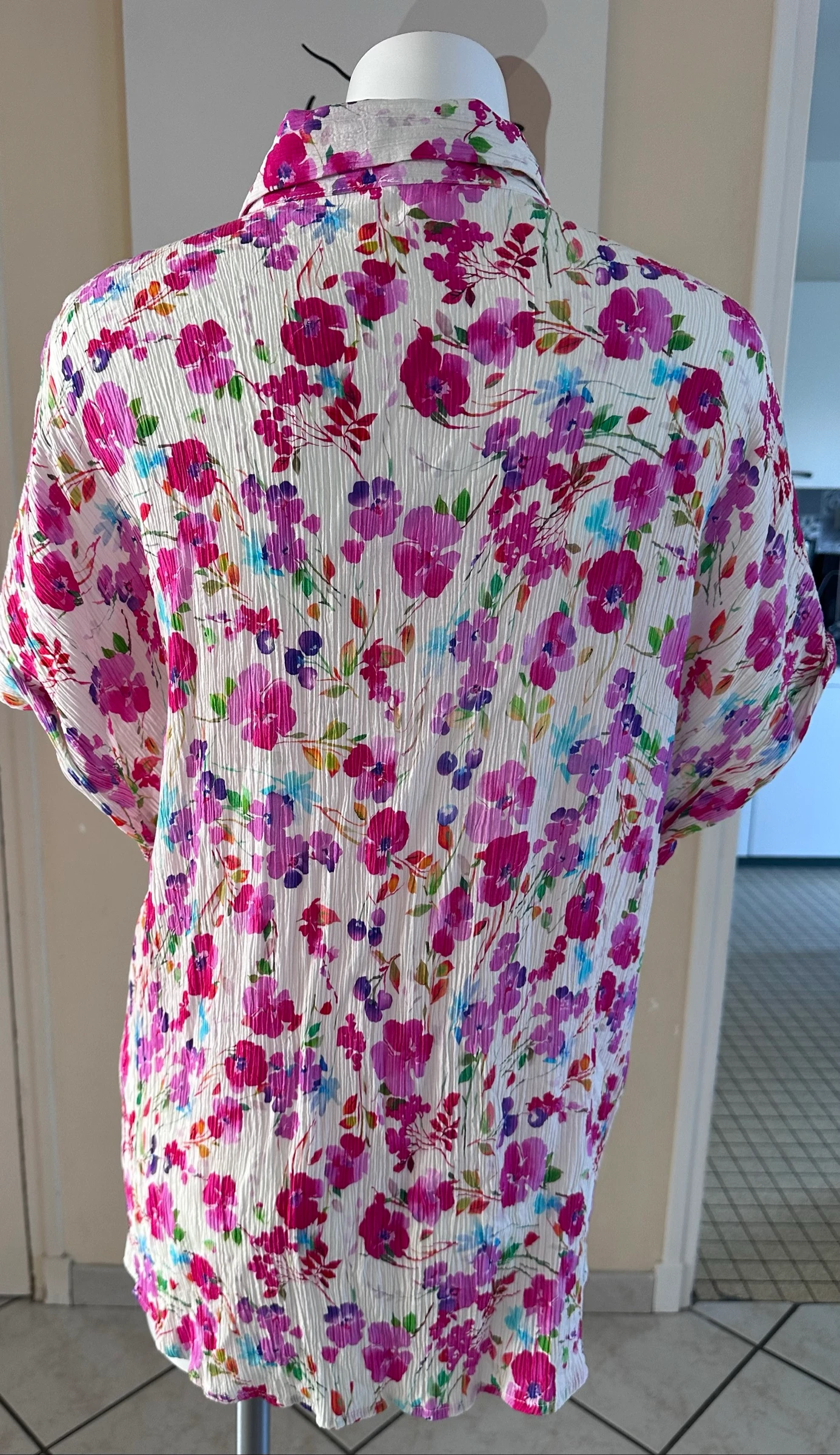 Sublime camisa fluida com estampa floral colorida – Excelente estado – Tamanho M/L (40/42) – photo 7